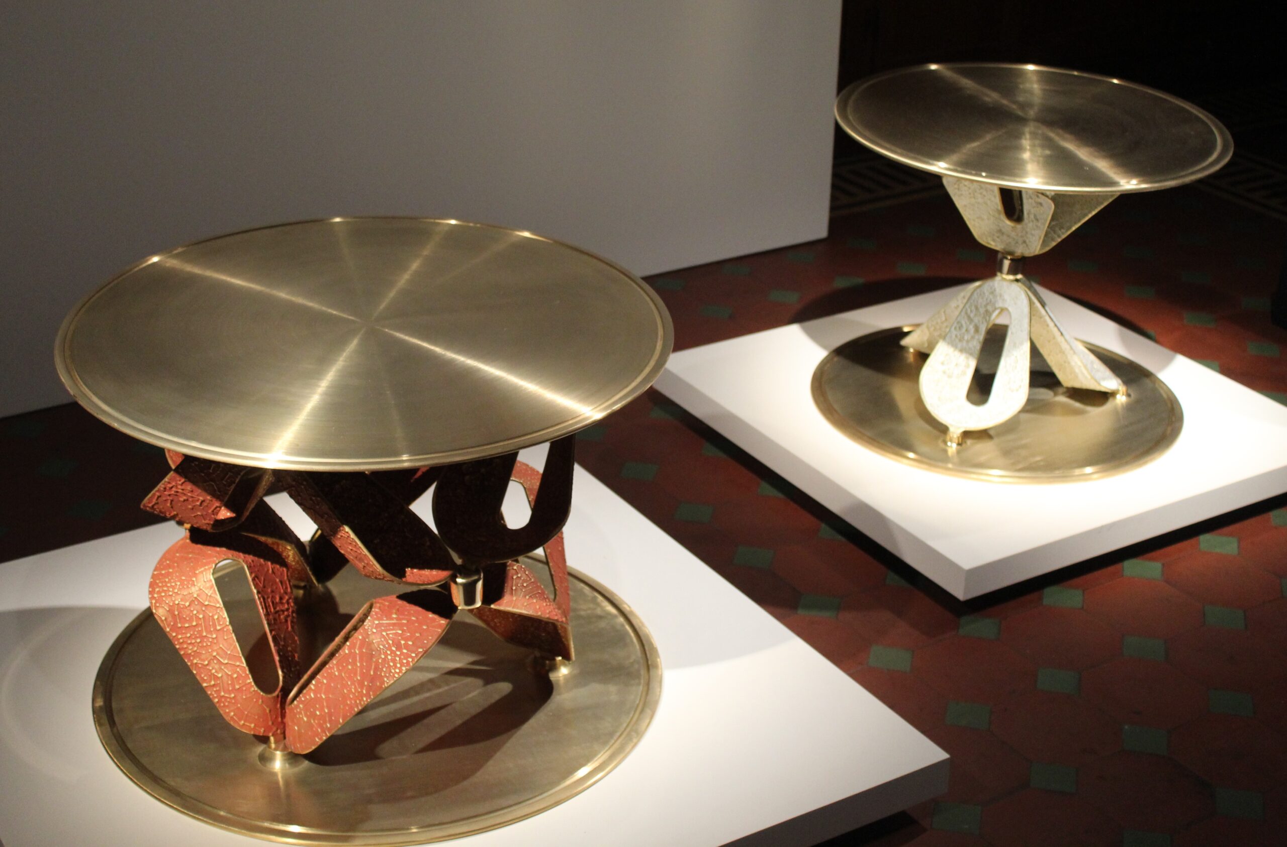 Contemporary Nanbu Tekki design featuring the Blossom Links collection with modern aesthetic