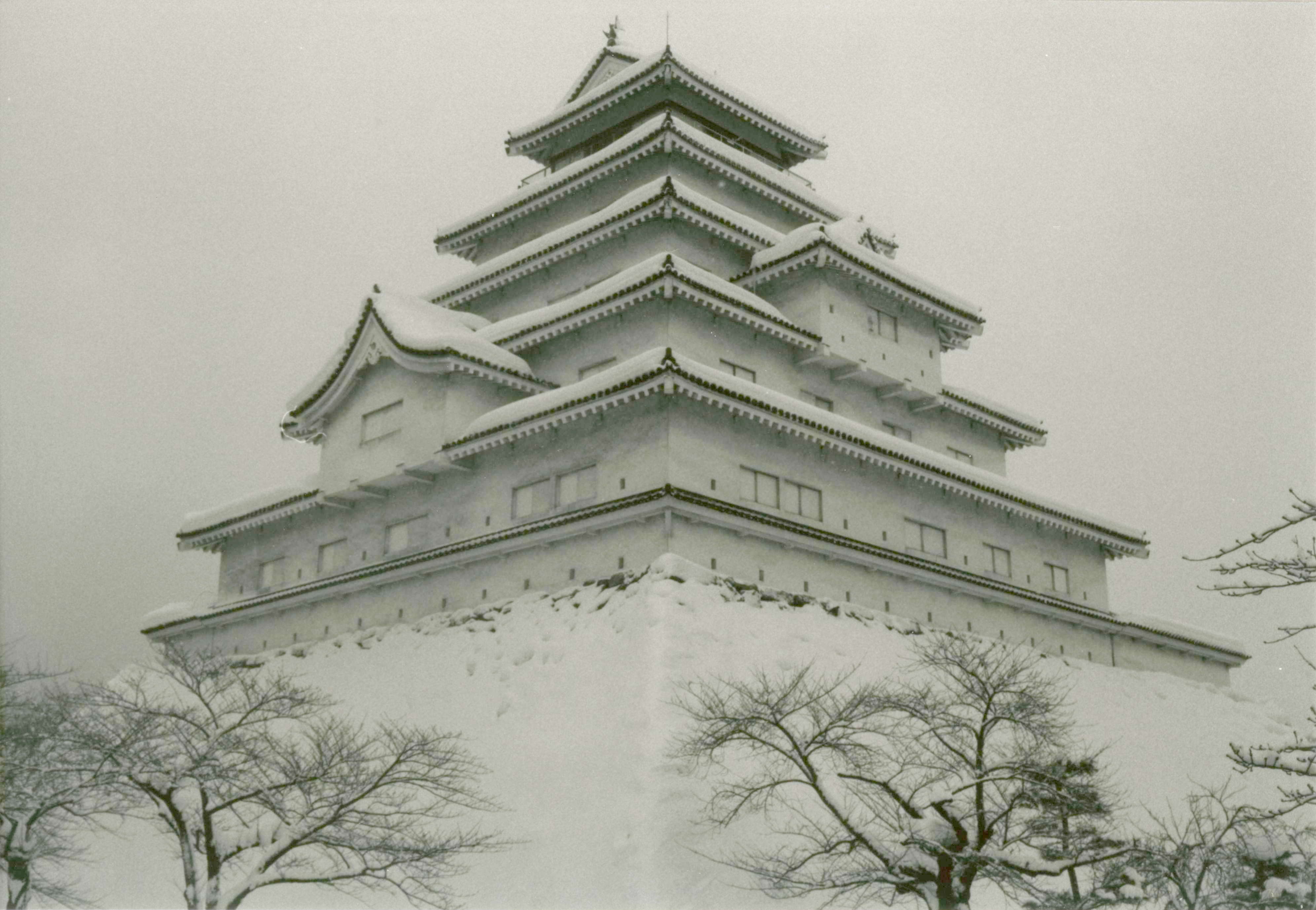 The grounds and approach path to Tsurugajo Castle in Aizuwakamatsu