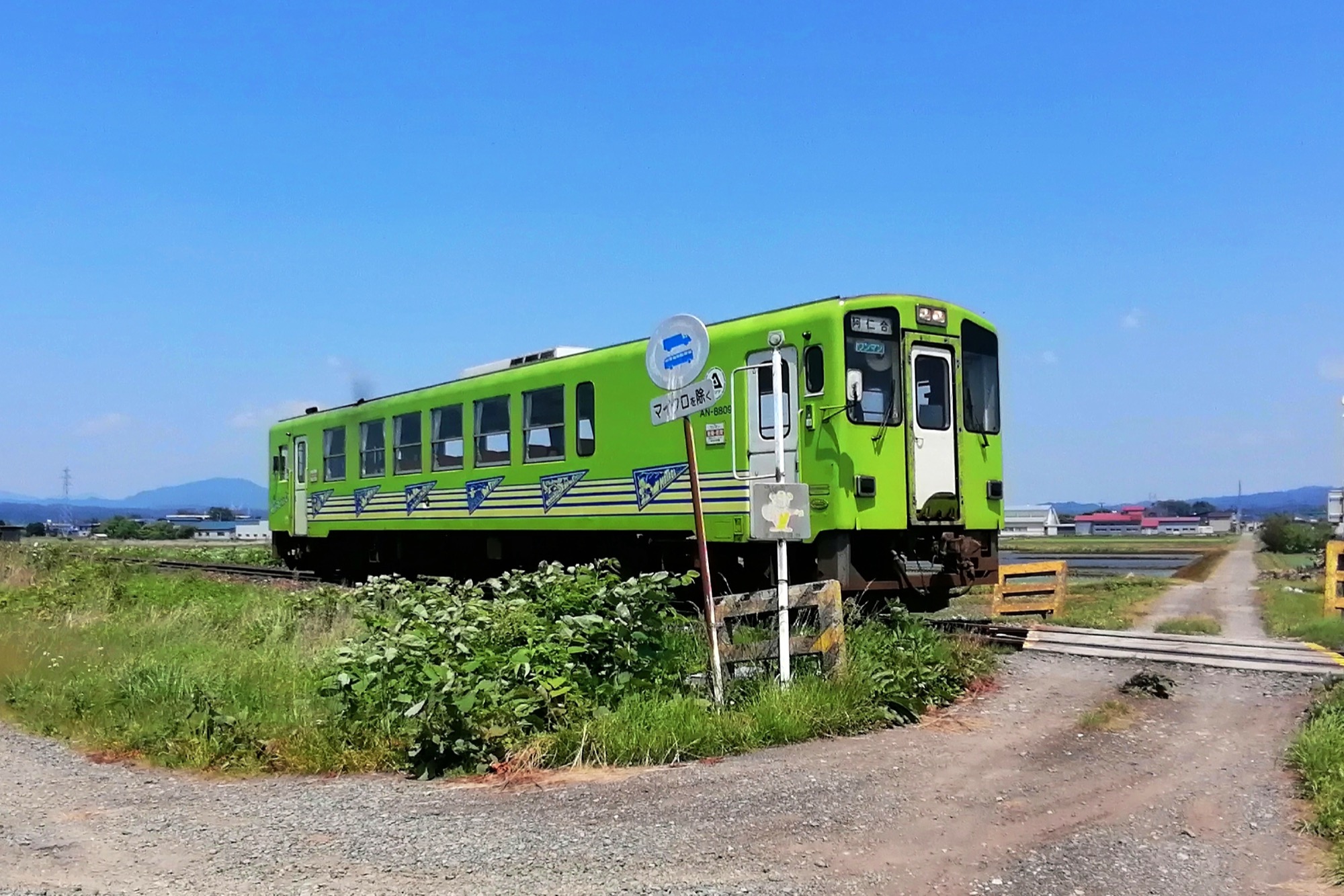 Akita Nairiku Railway AN-8809 train at a rural station platform