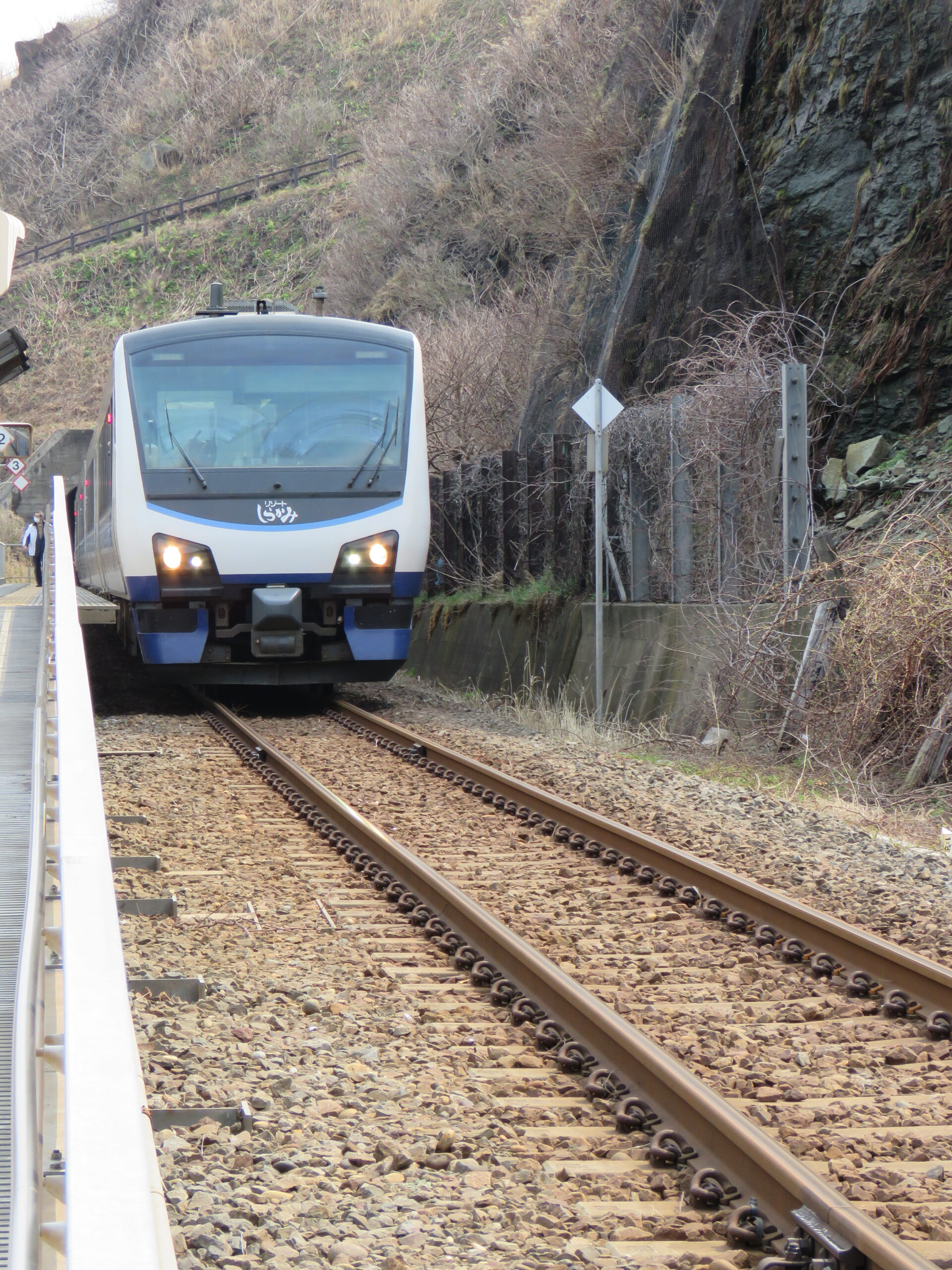 Resort Shirakami Aoike train at Senjojiki Station on the Gono Line