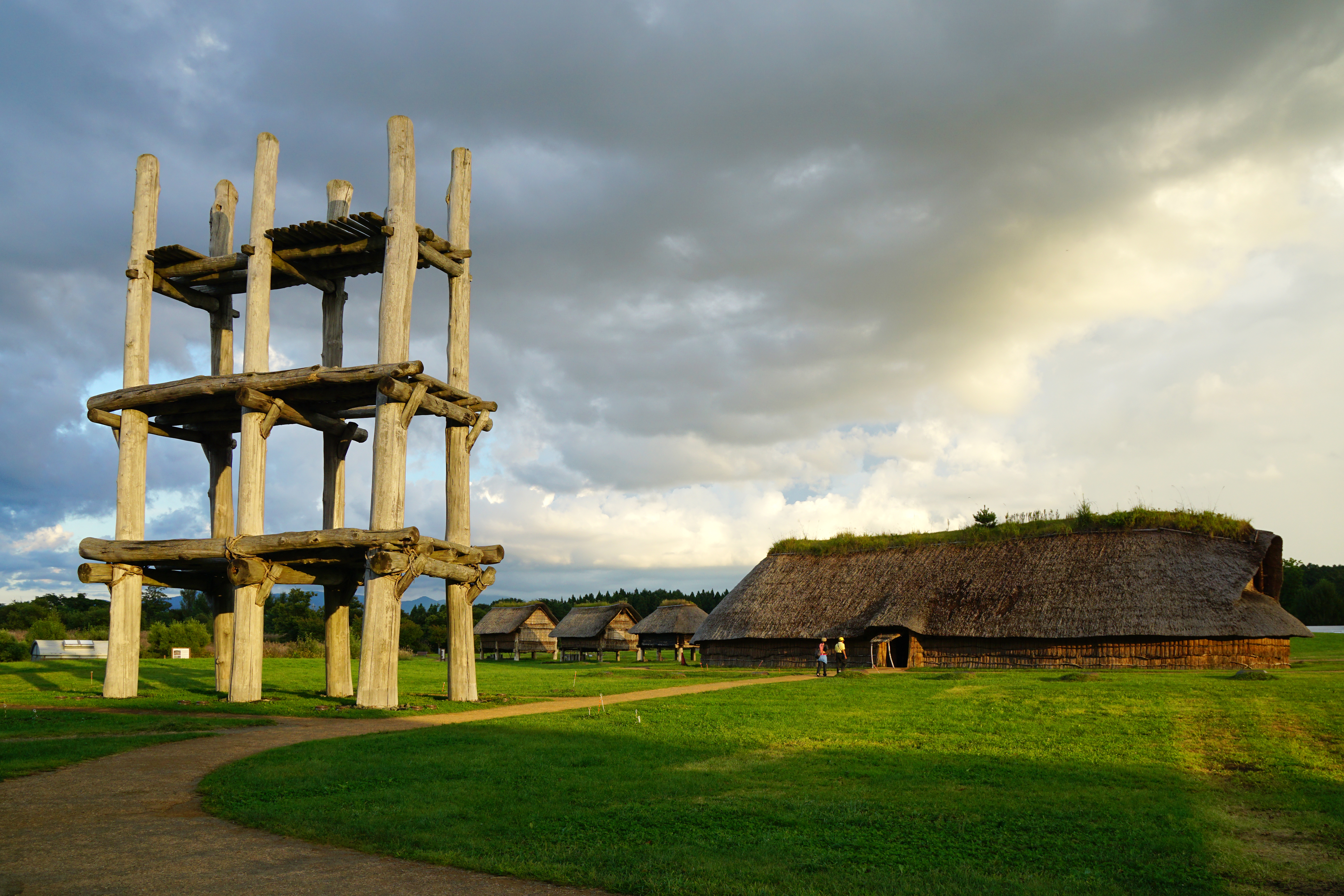 The iconic six-pillared wooden structure at Sannai-Maruyama Archaeological Site in Aomori, Japan