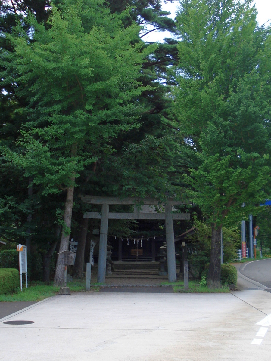 Small shrine in the Dake Onsen hot spring town
